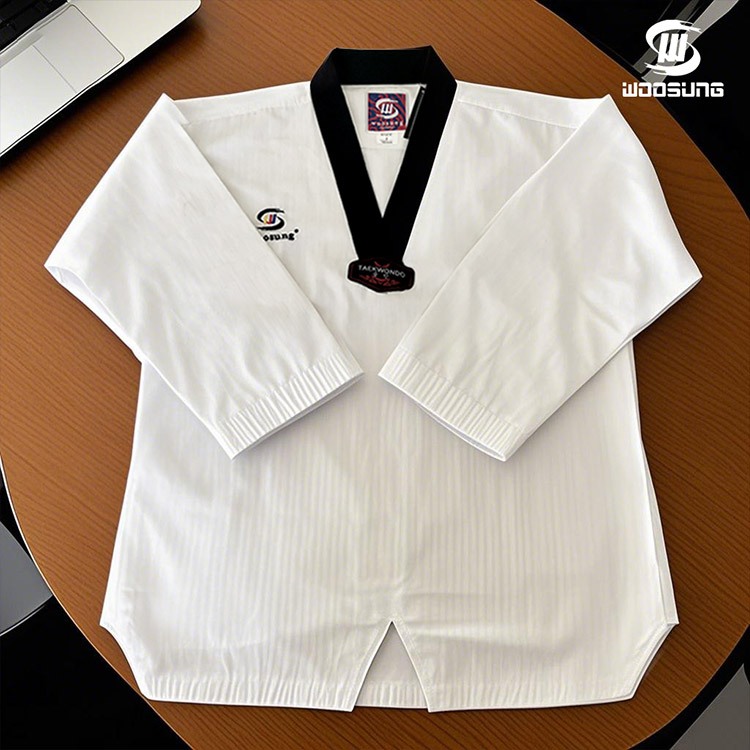 Taekwondo -Uniform mit Netz